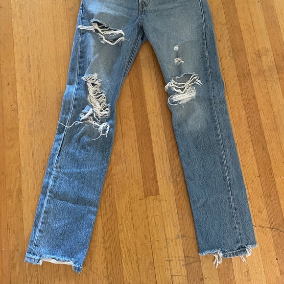 Levi’s wedgie distressed high rise jeans - Picture 3 of 3